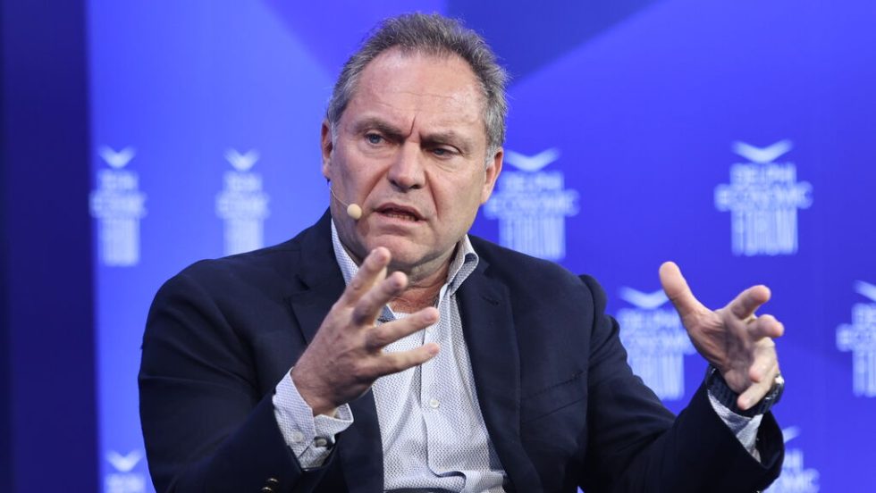 Πώς η Μέση Ανατολή επηρεάζει αεροπορικά ταξίδια και... αγορές στο σούπερ μάρκετ